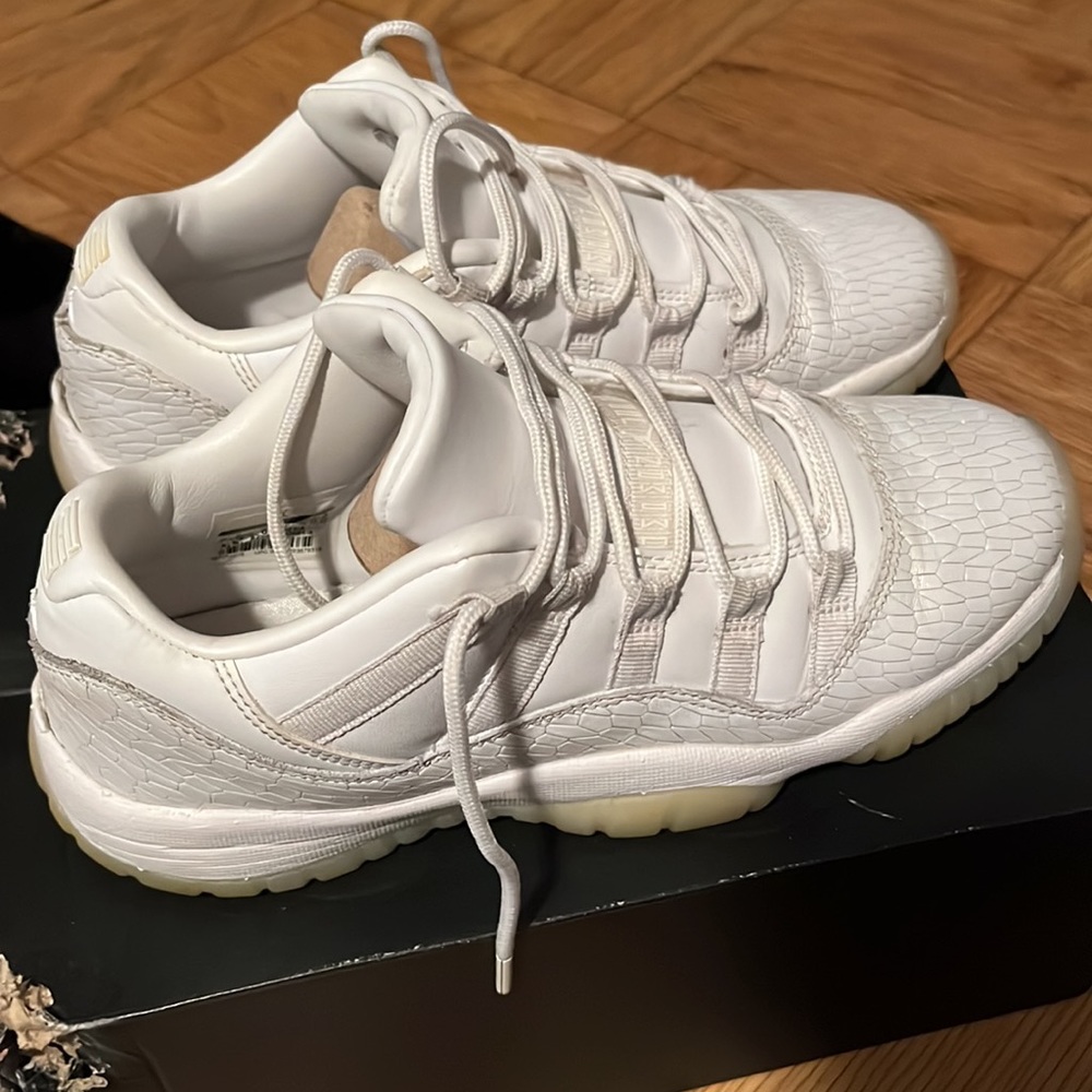 Air Jordan 11 Retro Low White